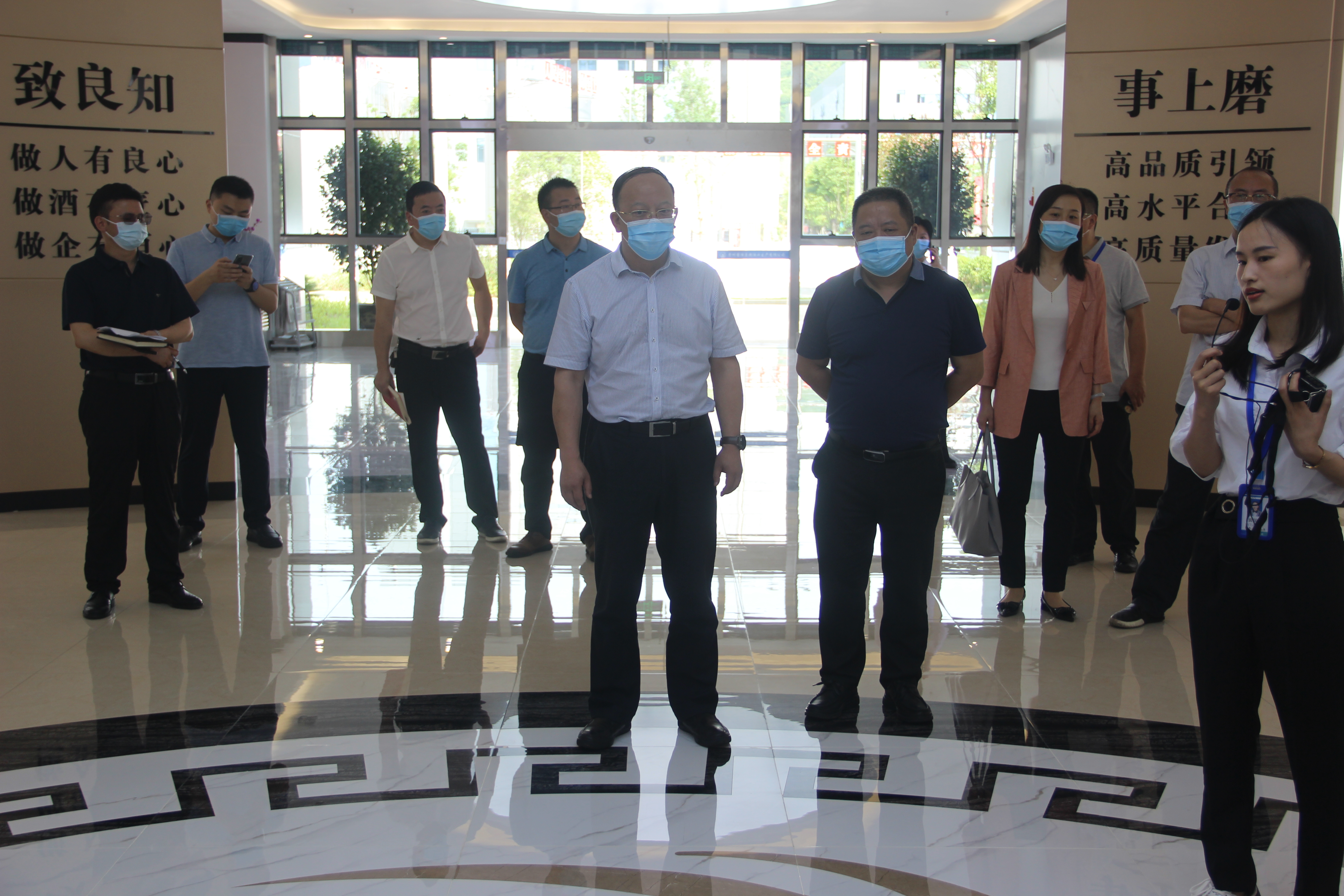 2.展廳講解.jpg 2.展廳講解.jpg